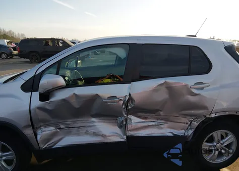 2019 Chevrolet Trax Ls z USA, uszkodzony, nr VIN 3GNCJKSB3KL402113